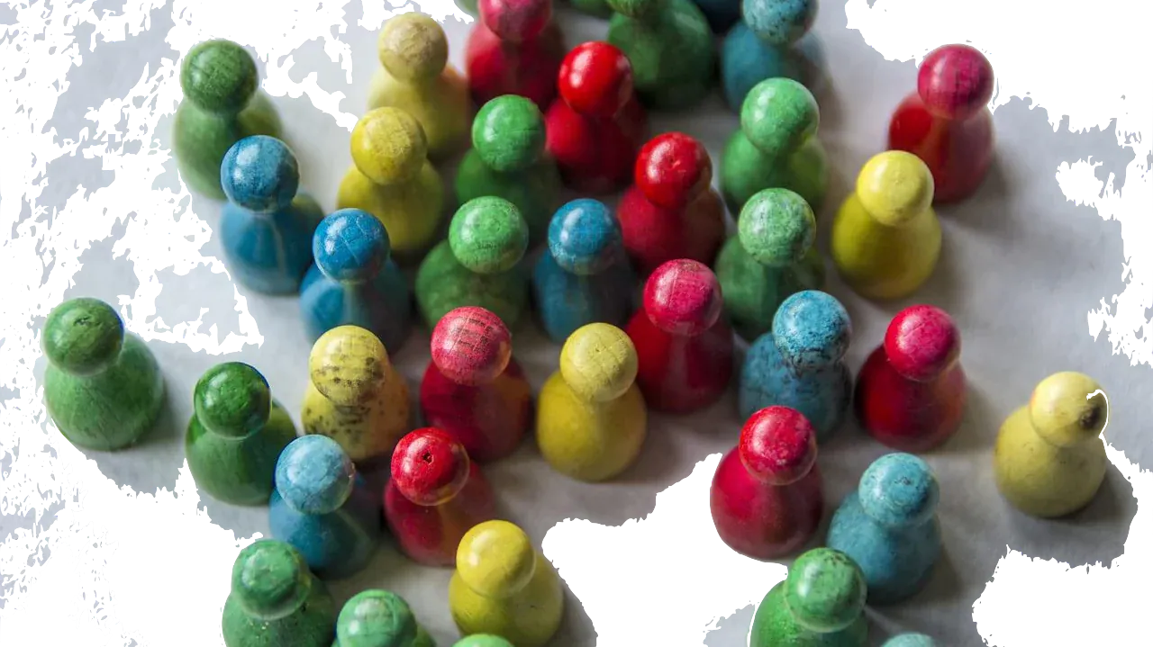 Varias figuras que representan humanos sobre un mapa